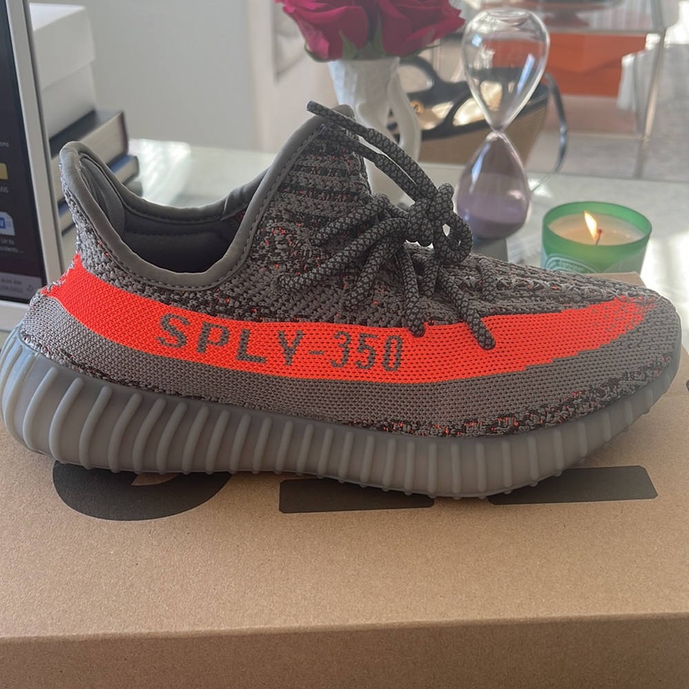Yeezy Boost 350 v2 size 7